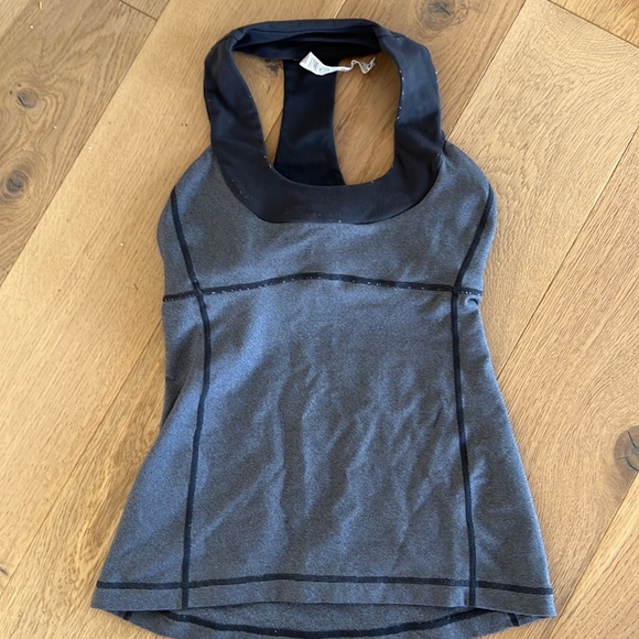 Lululemon Size 4 Workout Top - Picture 1 of 2